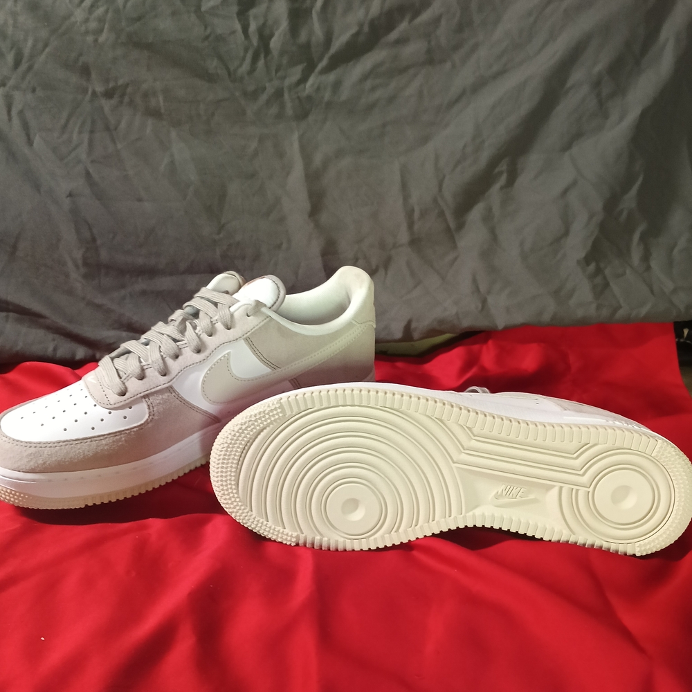 Men's Size 10.5 Nikes NIB - Picture 4 of 6